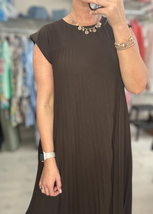brownpleateddress Thumb