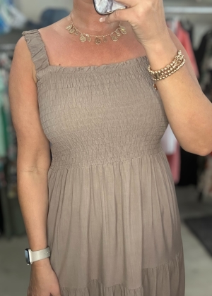 taupemaxidress Thumb