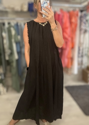 blacklinendress