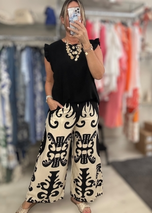 blackprintedtrousers