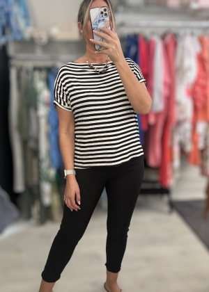 blackstripetshirt
