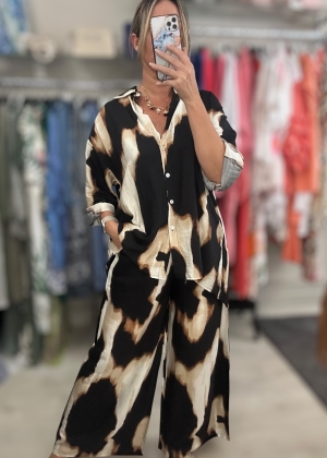 printedwidelegtrouser