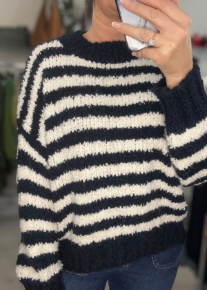 navystripeknit Thumb