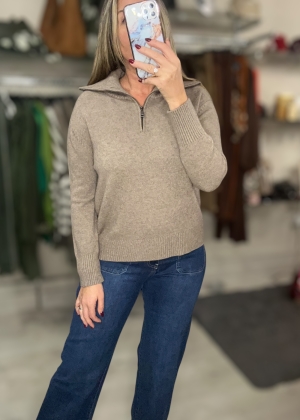 beigezipfrontknit