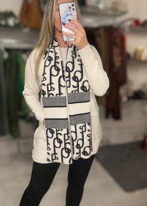 creamjumperandscarf