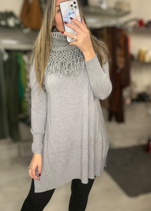greytopandscarf
