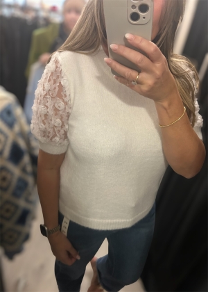 rosesleeveknit Thumb