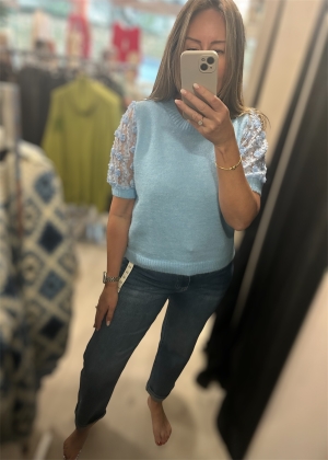 rosesleeveknit Thumb