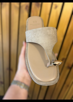 beigesandal Thumb