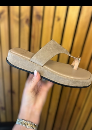 beigesandal Thumb