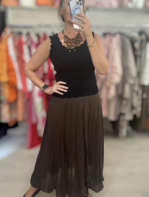 brownskirtdress