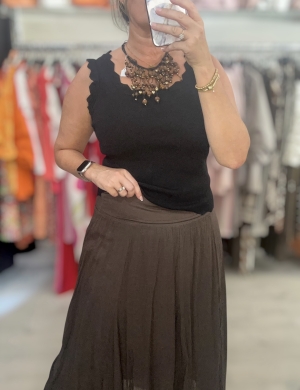 brownskirtdress Thumb