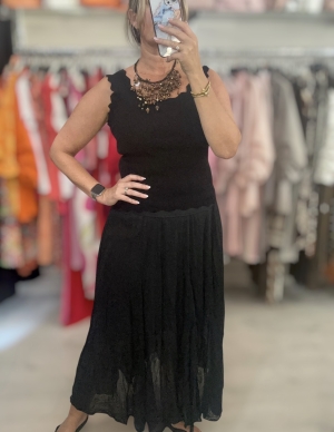 blackskirtdress