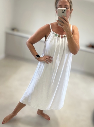 whitedress Thumb
