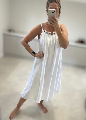 whitedress Thumb