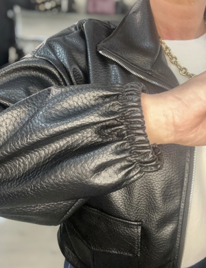blackleatherjacket Thumb