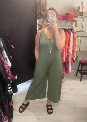 khakijumpsuit Thumb