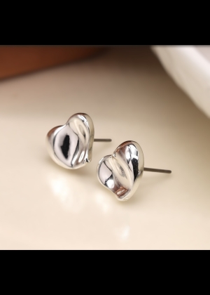heartstudearrings