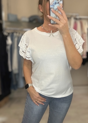 whitetshirt Thumb