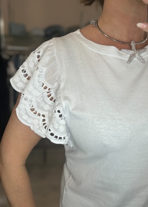 whitetshirt Thumb