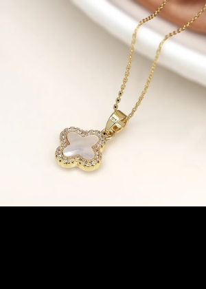 clovernecklace Thumb