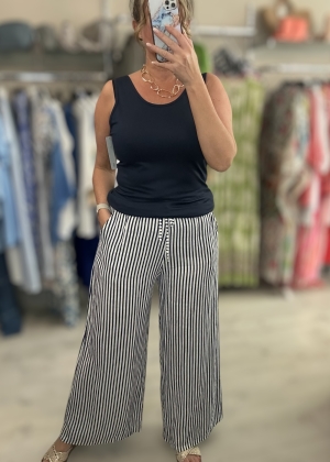 navystripetrouser Thumb